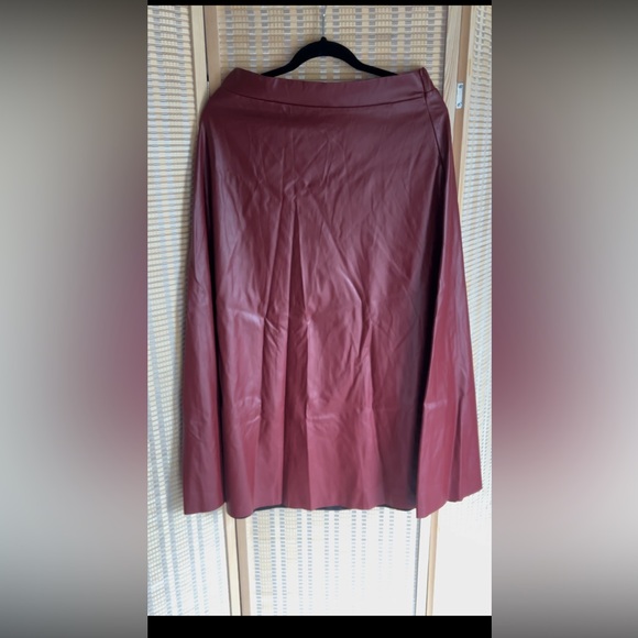 **NWOT SIZE xL** shein Solid PU Leather Flare Skirt - Picture 2 of 3